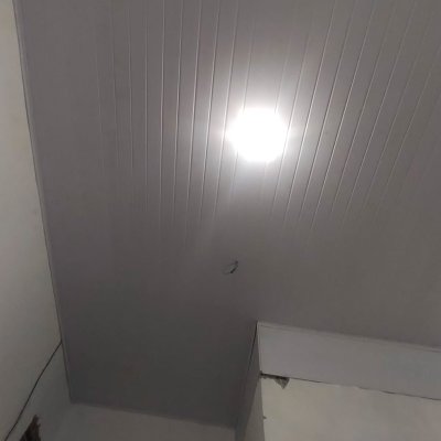 Finalização de forros em PVC com iluminação embutida